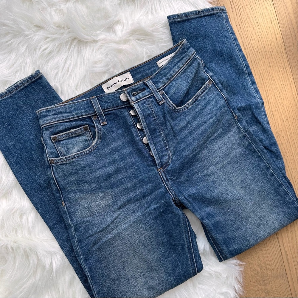 Aritzia Women's Straight Leg Jeans in Medium Blue Wash